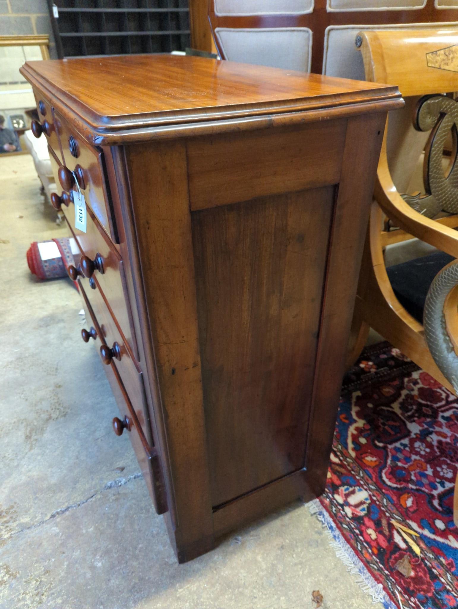 A Victorian mahogany chest of drawers, width 102cm, depth 46cm, height 100cm